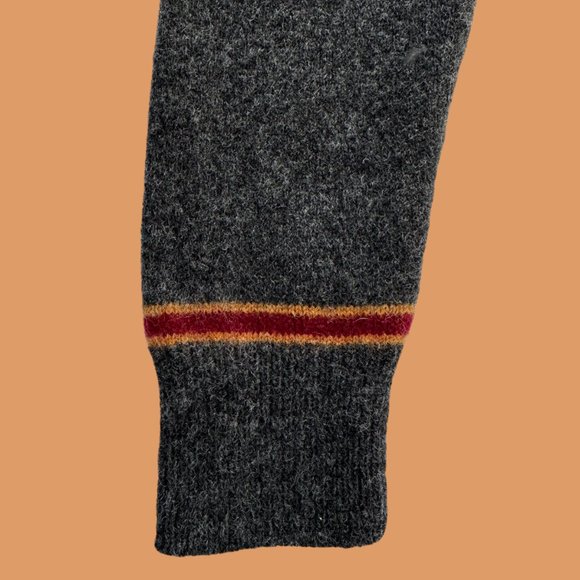 Harry Potter Gryffindor™ XS Youth Lambswool Sweater Uniform Made in Scotland EUC - Picture 4 of 14